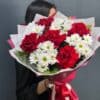 Букет из французских роз и хризантем